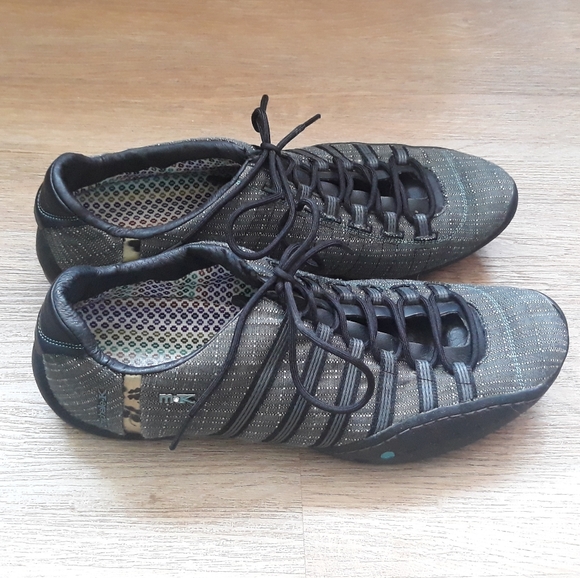 Michelle K Sport Textile Lace Up Sneakers - Size 11 Black/Gray - Picture 11 of 12